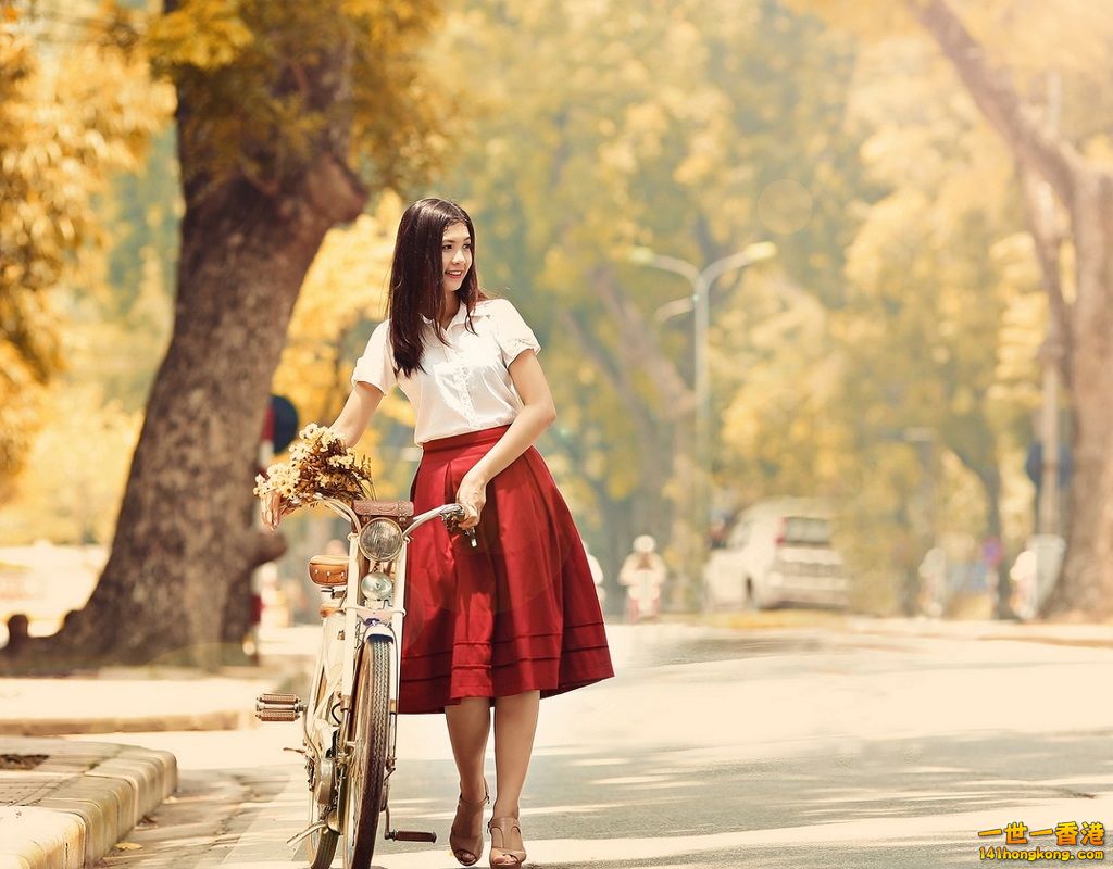 ____photo-vintage-bicycle-classic-red-dress-summer-street-autumn-wallpaper.b.jpg