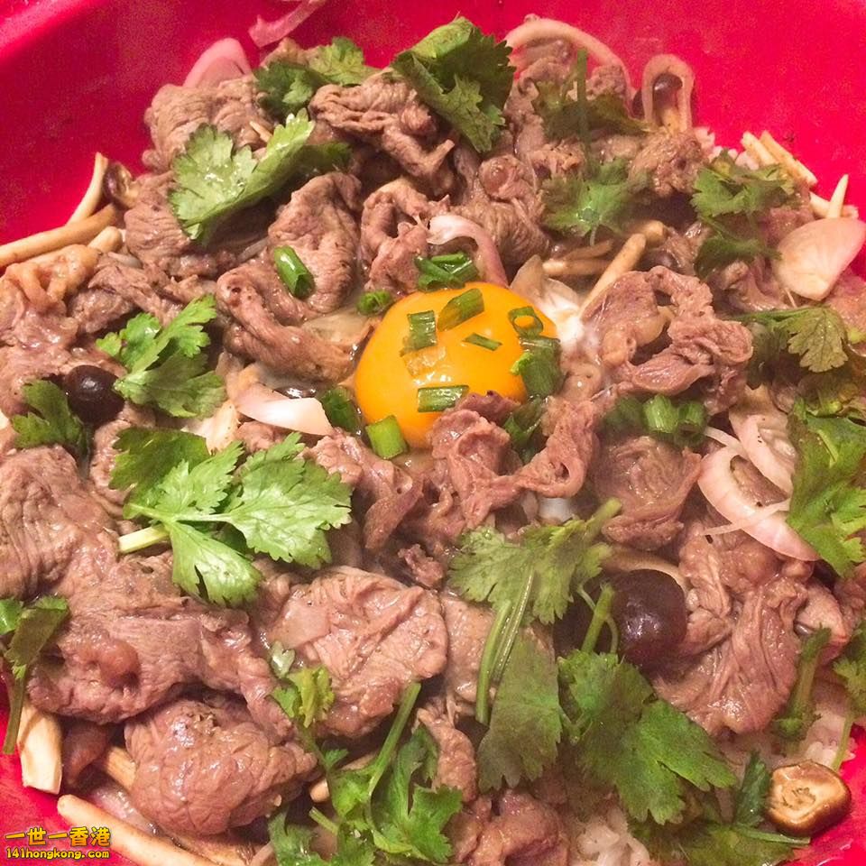窩蛋牛肉煲仔飯.jpg