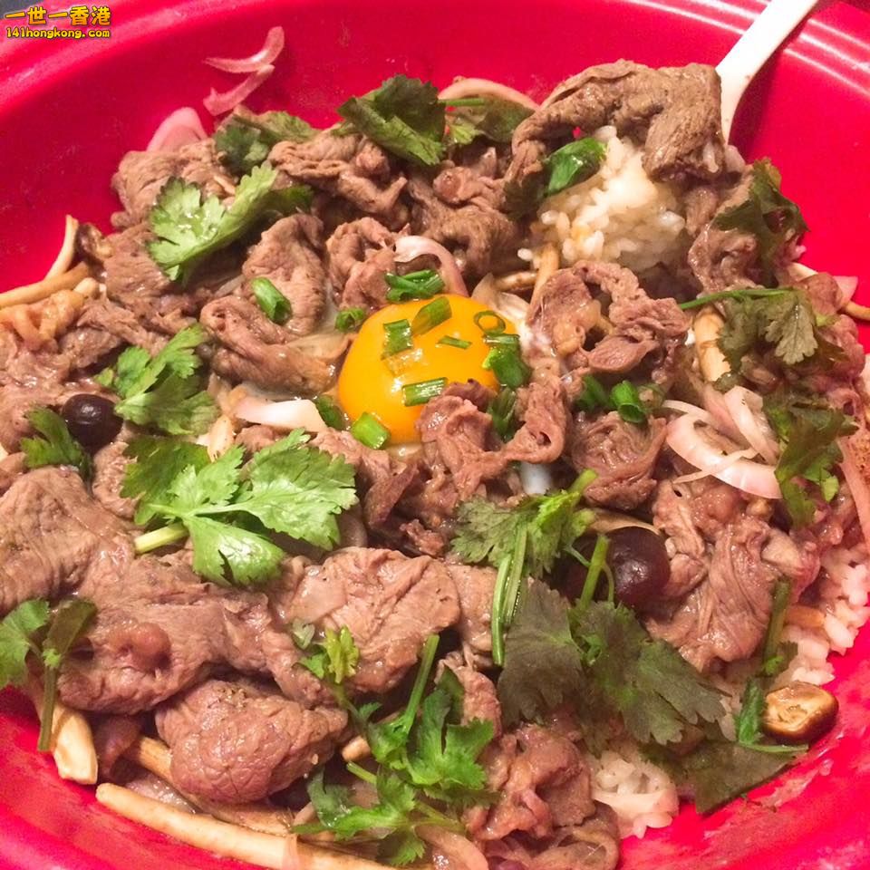 窩蛋牛肉煲仔飯1.jpg