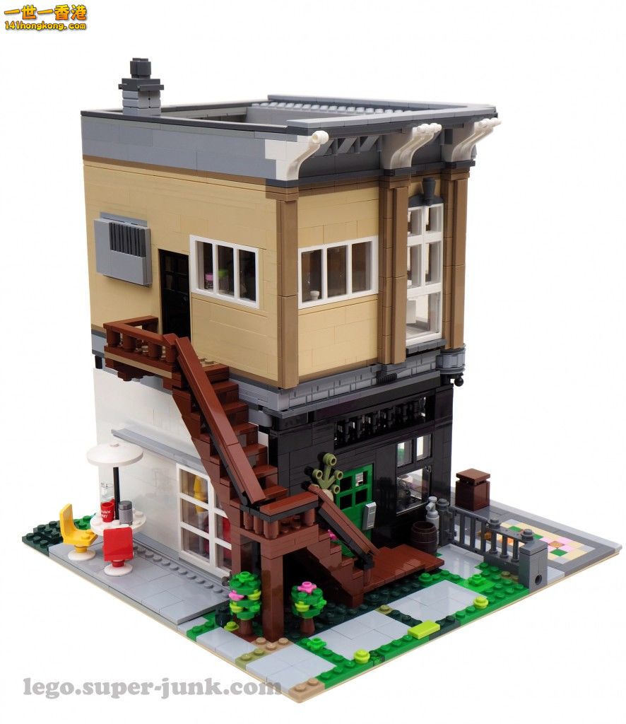 Antique-Store-Back-Yard-Lego-MOC-by-Super-Junk-886x1024.jpg