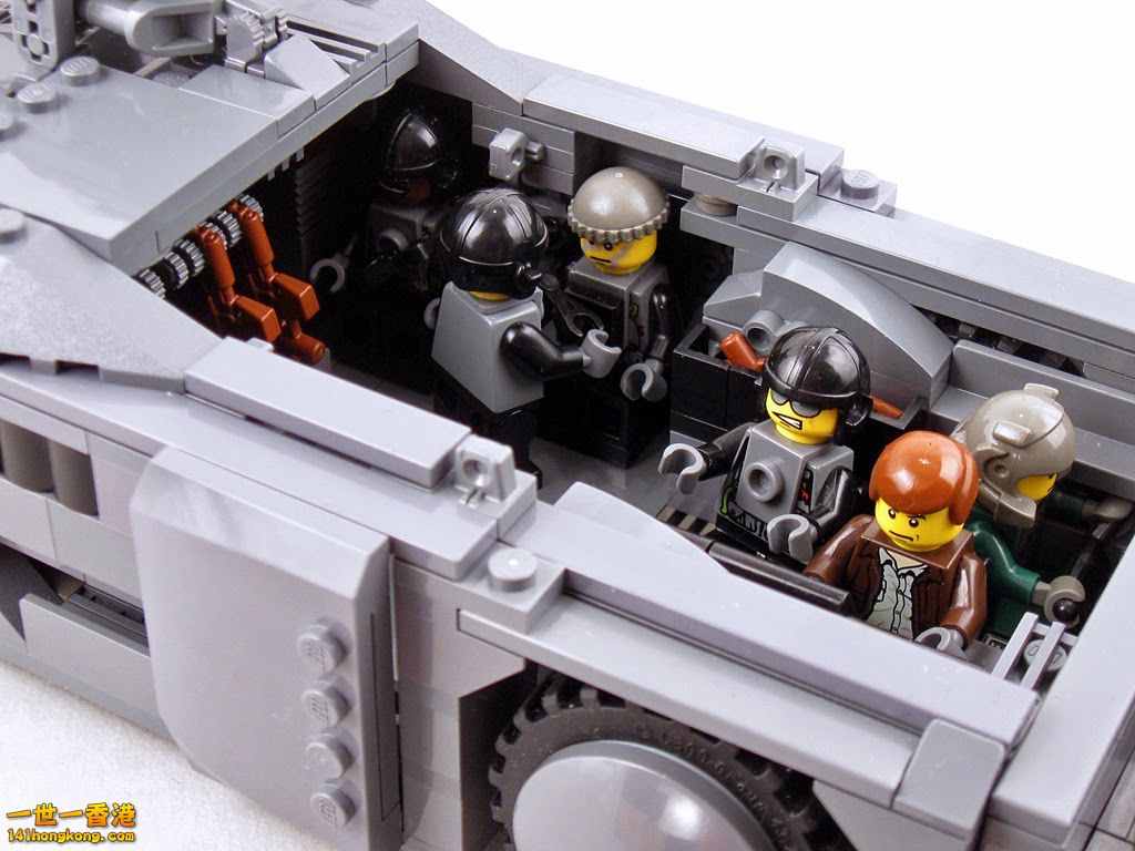 8-Aliens-Apc-Lego-Custom-3.jpg