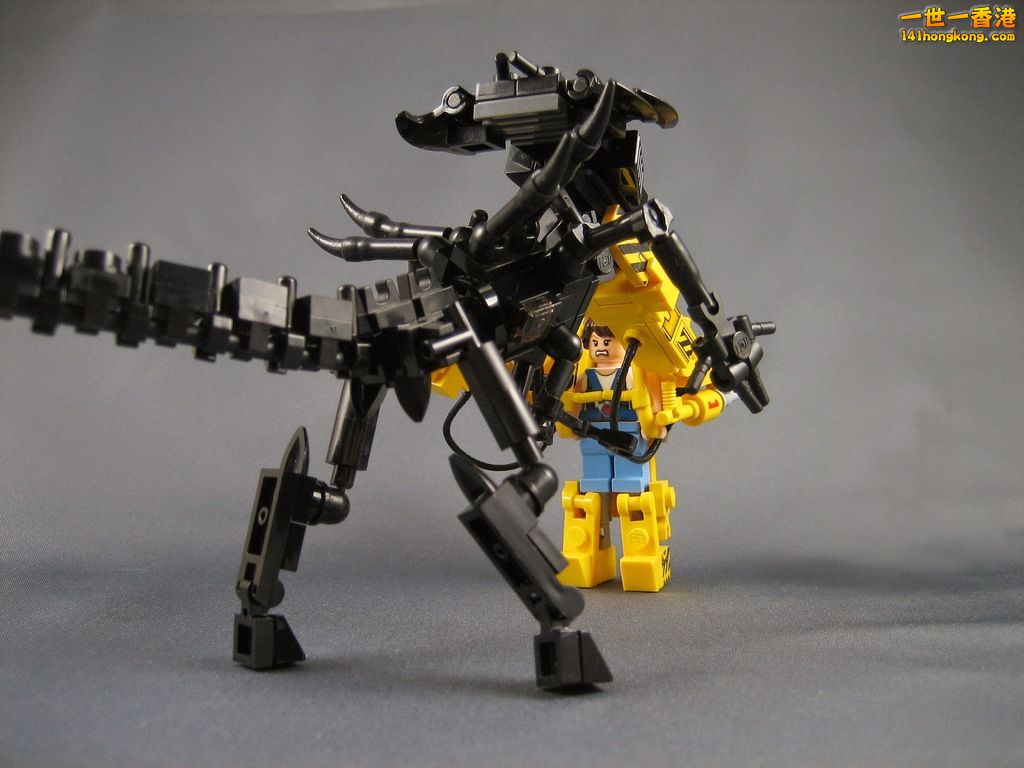 8-Aliens-Power-Loader-Lego-Custom-2.jpg