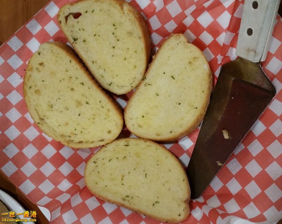 Garlic breads.jpg