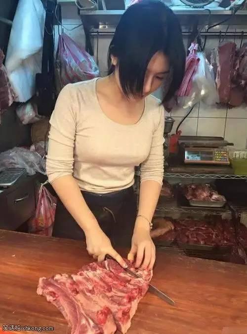 漂亮的姑娘怎麼也賣肉了2.jpeg