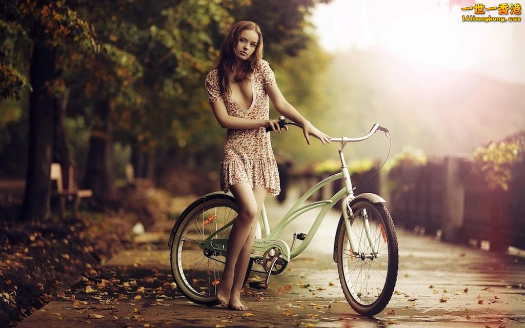Beautiful-barefoot-girl-bicycle-fall_1920x1200.jpg