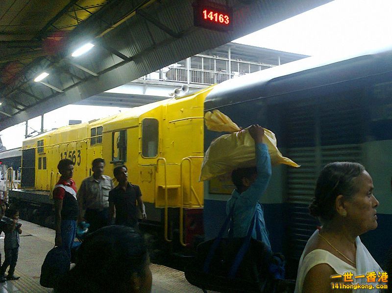 800px-14163_(Allahabad_-_Meerut_City)_Sangam_Express.jpg