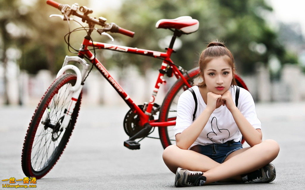 Pretty-Girl-With-Bicycle-Photo-HD-Wallpaper-1024x640.jpg
