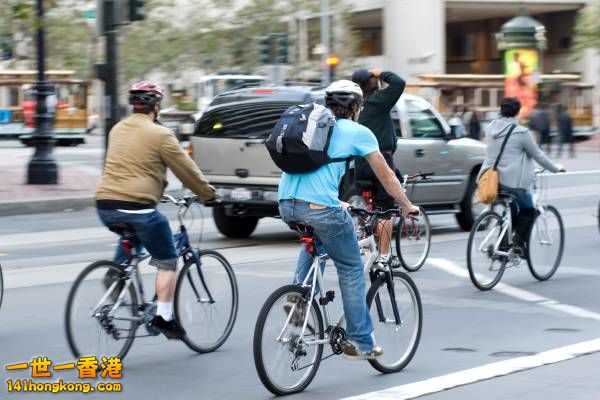 istockphoto-canbalci-bicycle-commuters-600x400.jpg