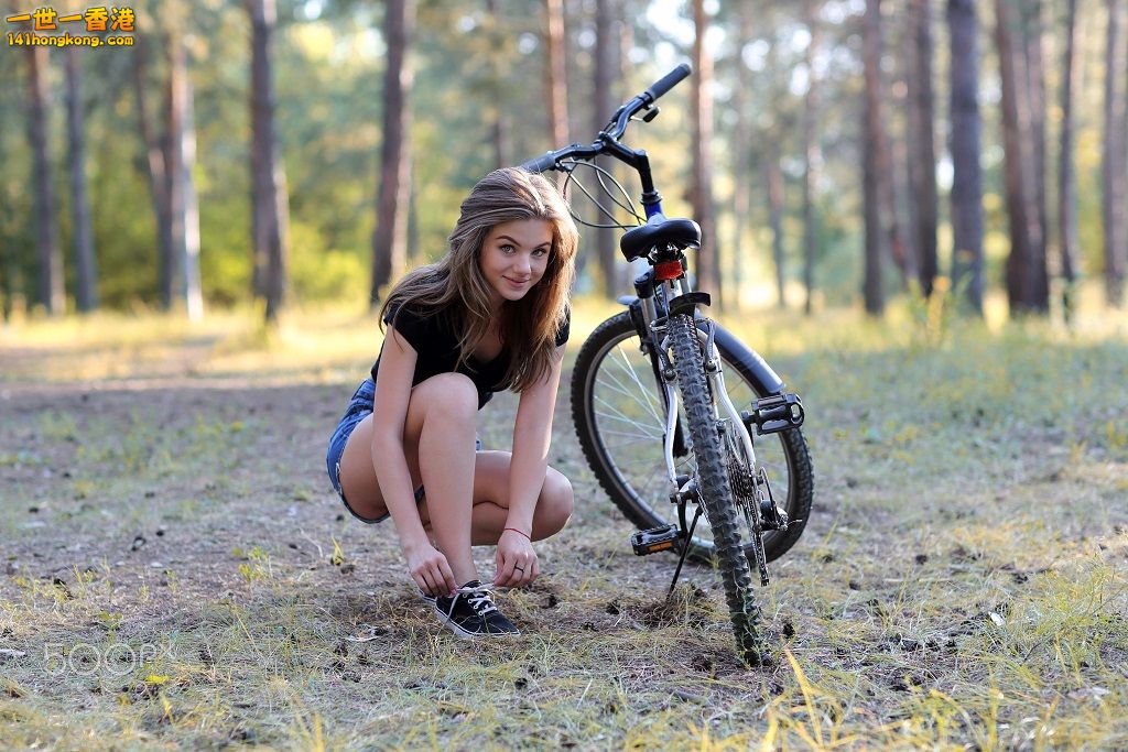 women-with-bikes.jpg