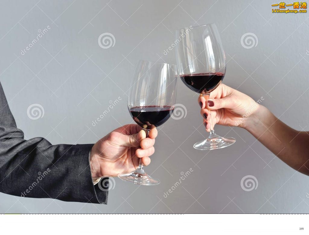 hands-holding-wine-glasses-38246294.jpg