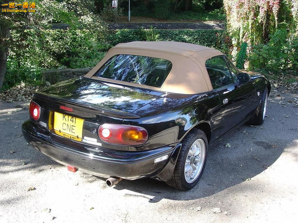 K141 CNE - 1993 Eunos Roadster (Mazda MX5).jpg