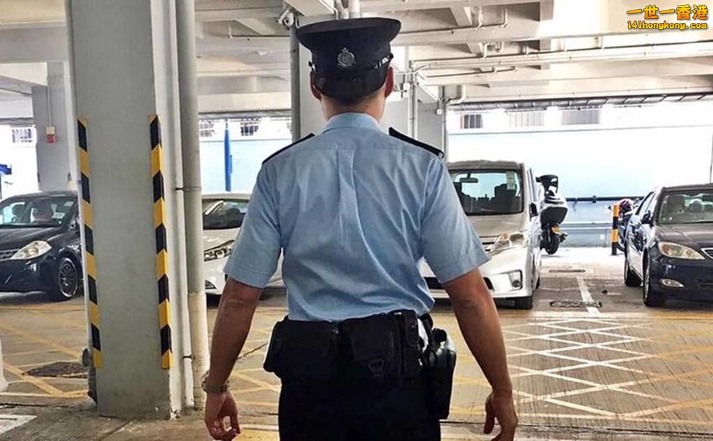 警帽倒轉戴2.jpg