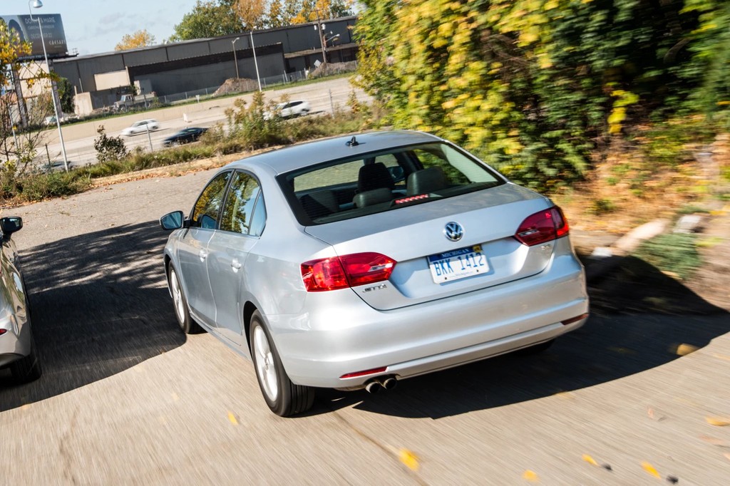 VW-Jetta-rear-view1a.jpg