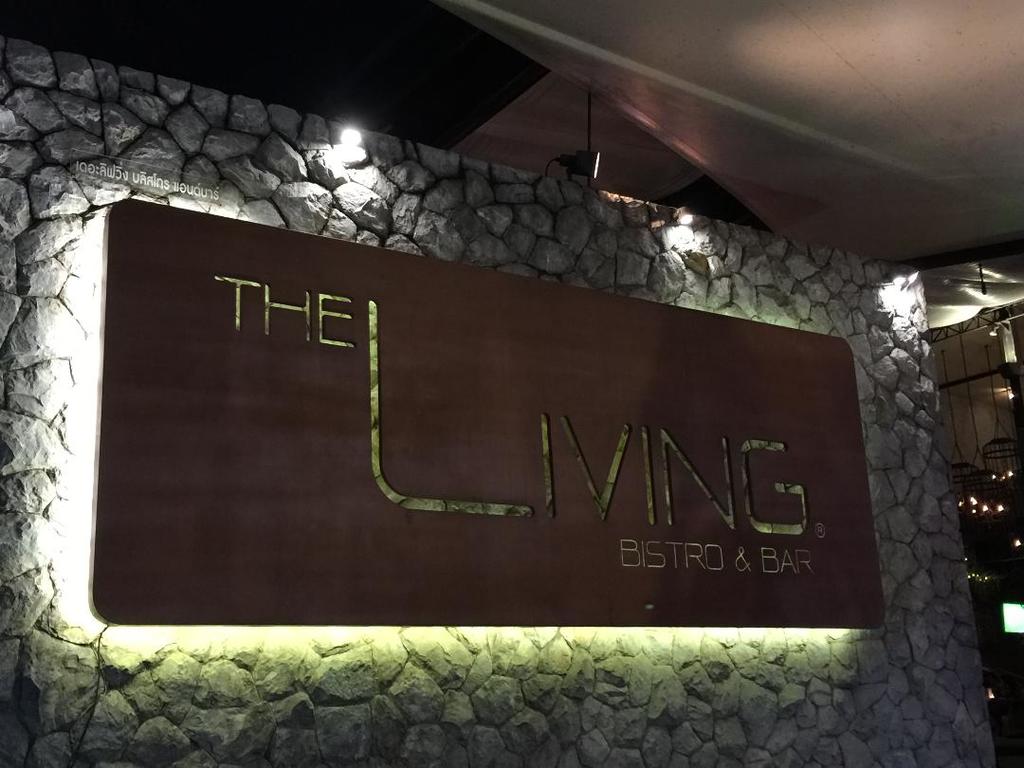 living1.jpg