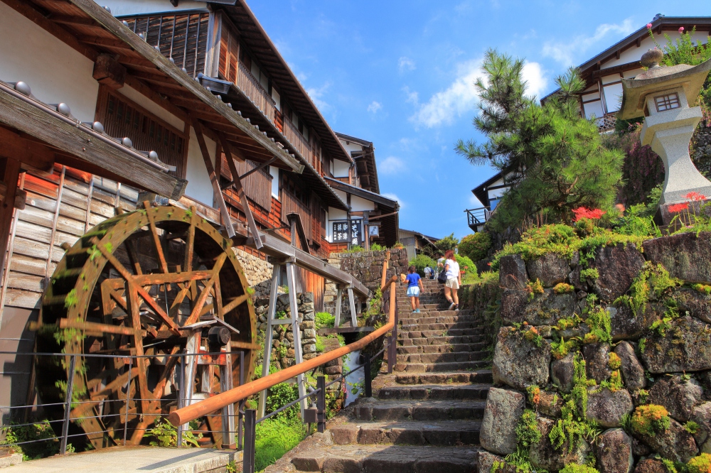 Magome-juku-water-mill.jpg