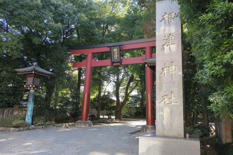 Nezu-Shrine-Torii-Gate-exterior.jpg