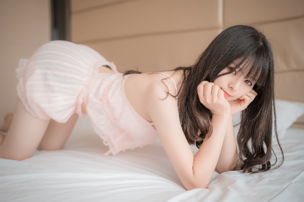 穿睡衣的女友 (2)_copy_600x400.jpg