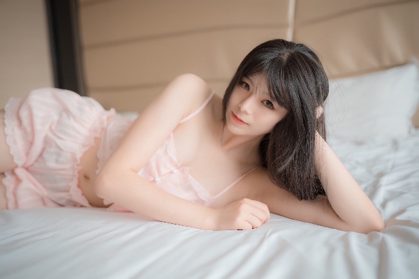 穿睡衣的女友 (29)_copy_600x400.jpg