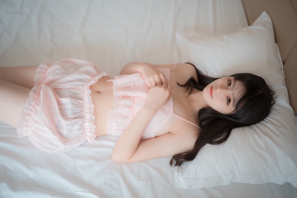 穿睡衣的女友 (31)_copy_600x400.jpg