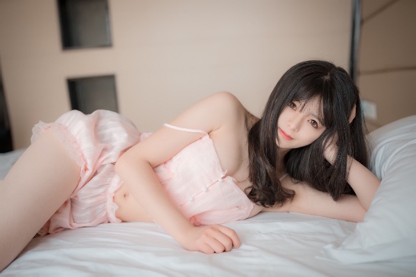 穿睡衣的女友 (32)_copy_600x400.jpg