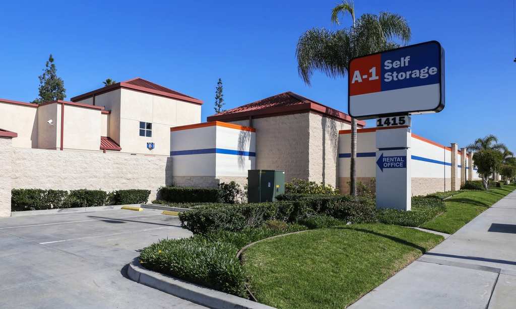 a1-self-storage-fullerton.jpg