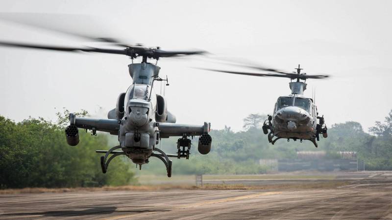 AH-1Z（左）和UH-1Y（右）聯合演習.jpg