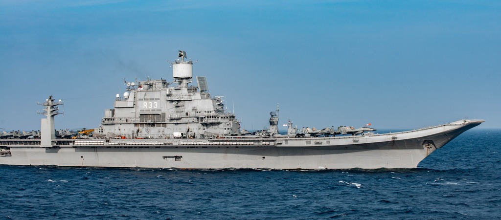 Kiev-class aircraft carrier INS Vikramaditya (R 33).jpg