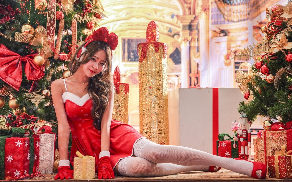 Pretty-Asian-girl-red-dress-smile-Christmas-holiday_1920x1200.jpg