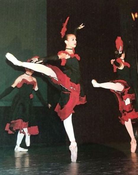 Georgina Rodríguez從小學習芭蕾、鑽研舞蹈，早已養成這種能夠減肥修身的運動習慣，更會不時在社群網站分享自己的運動影片，像是跳舞。.jpg.jpg