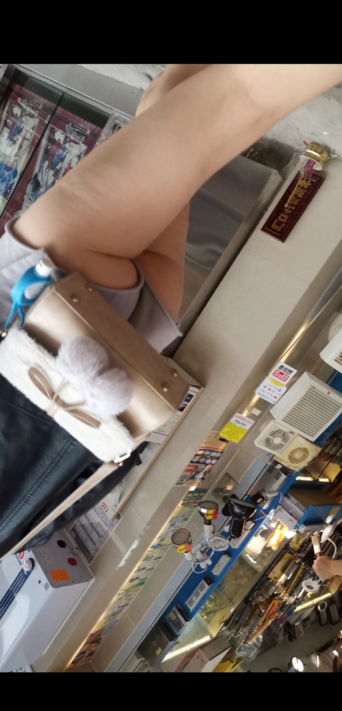 Screenshot_20210401_095145_com.proframeapps.videoframeplayer.jpg