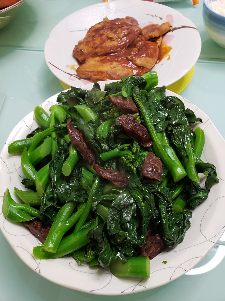 潤腸炒芥蘭, 煎丹麥豬扒.jpg