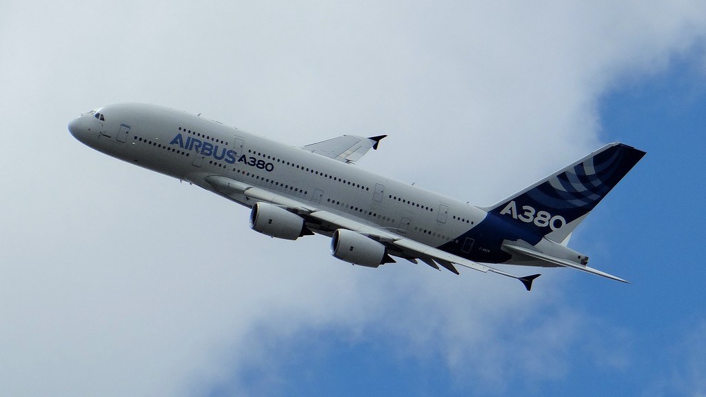 Airbus_A380_F-WWOW_Paris_Air_Show_2017_(10).jpg