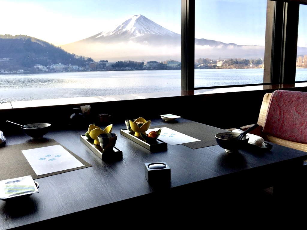 窗則位望富士山
