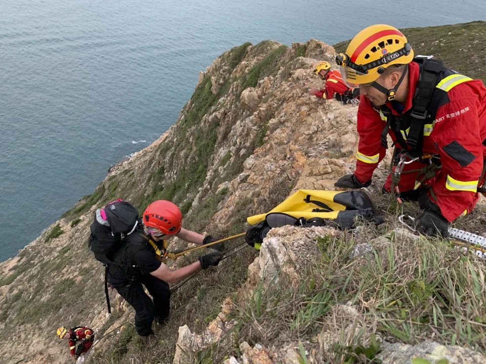 1 消防處指，今年首9個月有687宗攀山事故，導致401人受傷、18人死亡。.jpg.jpg