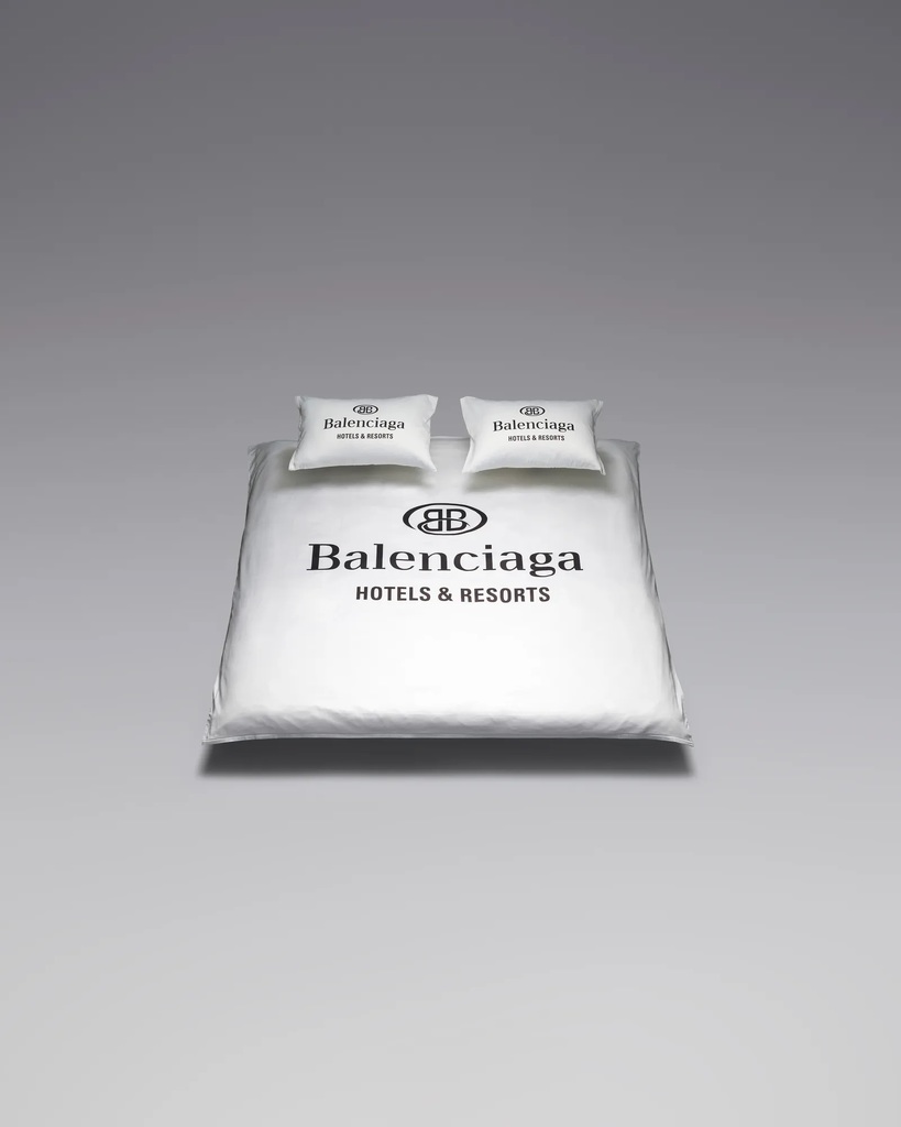 Balenciaga24.jpg