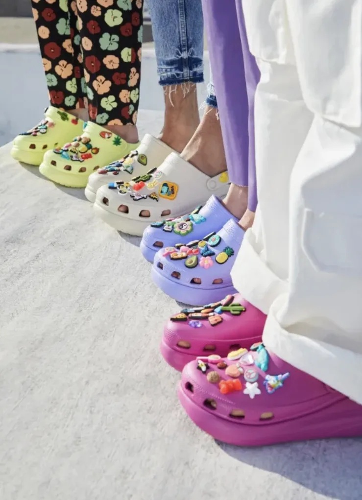 女生最扣分衣著第6位：Crocs.jpg