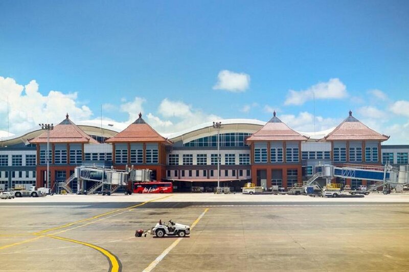 Ngurah Rai International Airport  伍拉·賴國際機場 ,  峇里島 南部.jpg