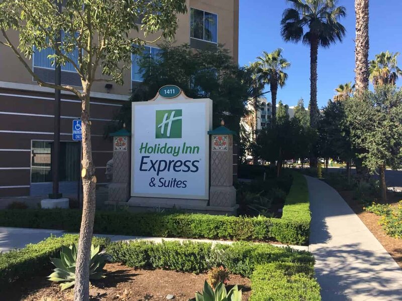 holiday-inn-express-disneyland.jpg