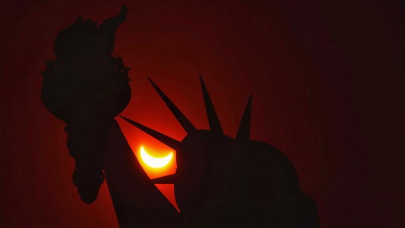 eclipse-statue-liberty-abc-thg-240408_1712607195082_hpMain_16x9_992.jpg