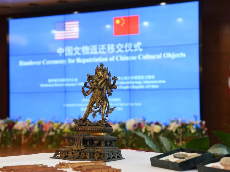 美國向中國返還38件文物 中方稱標誌雙方在文物追索相向而行.jpg