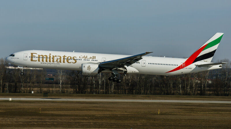 Boeing_777_-_Emirates_Airlines_(24461597365).jpg