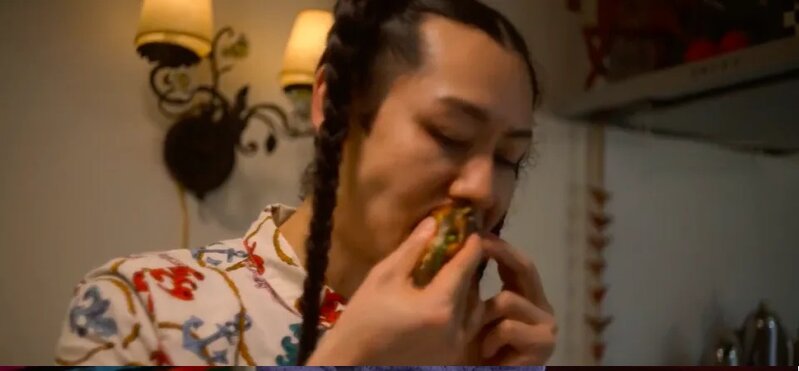 2 節目中小林尊同太太將當年鯨吞嘅熱狗，加入美味食材，令自己更為享受.jpg