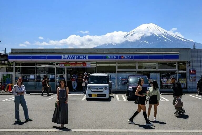 日本掛黑布阻拍富士山施工延宕 遊客要拍還有機會.jpg