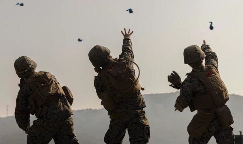 南韓韓聯社報道，陸軍位於中部世宗市的新兵訓練中心今日(21日)進行投擲手榴彈訓練期間.jpg