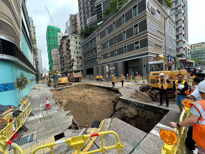 水務署署長：以雷達檢測深水埗路陷附近路面管道.jpg