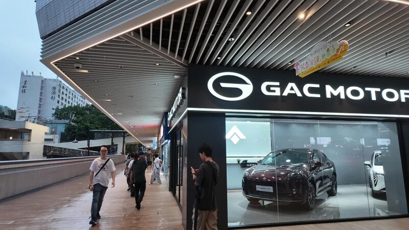 1  廣汽集團（GAC Group）的陳列室附近，不乏往返的沙田街市客，與瀝源禾輋的公屋居民.jpg