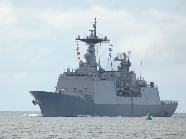 Republic of Korea  destroyer ,  ROKS Chungmugong Yi Sun-sin.jpg