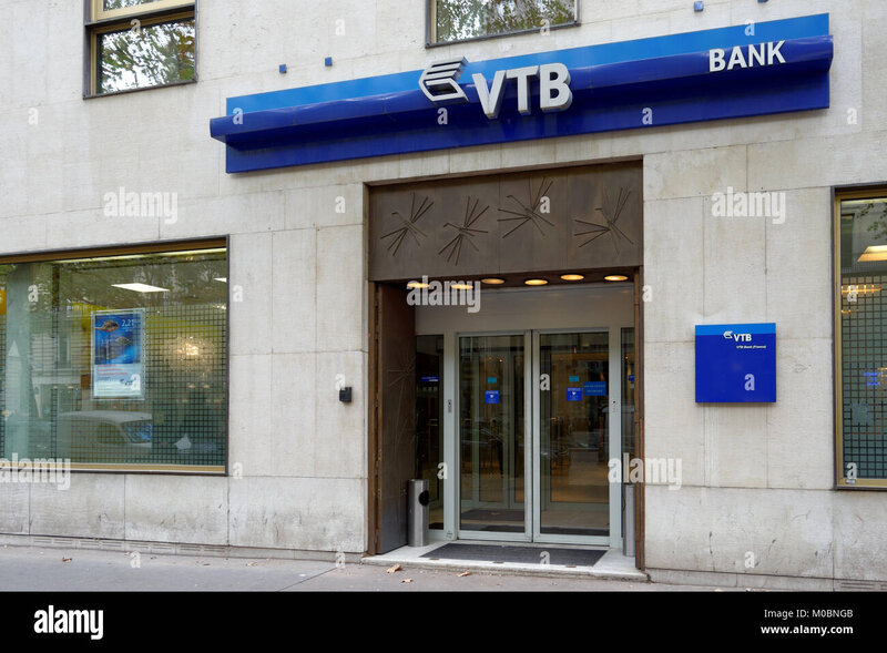 paris-france-12-septembre-2013-office-de-tourisme-de-le-russe-vtb-bank-dans-la-c.jpg