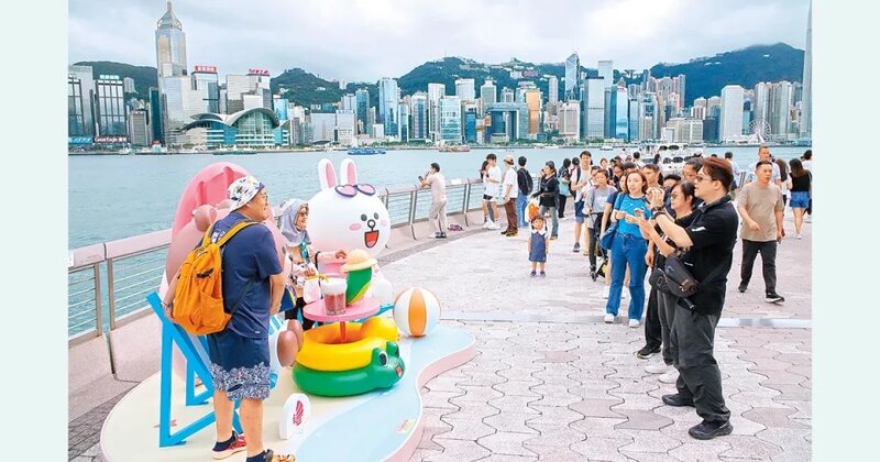 1   港府積極舉辦盛事吸引旅客，惟近期網上流傳酒店前線員工與旅客互罵的短片，難免有.jpg