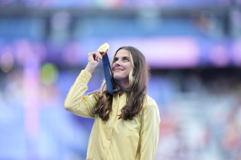 gold-medallist-ukraines-yaroslava-mahuchikh-celebrates-on-news-photo-1722931196.jpg